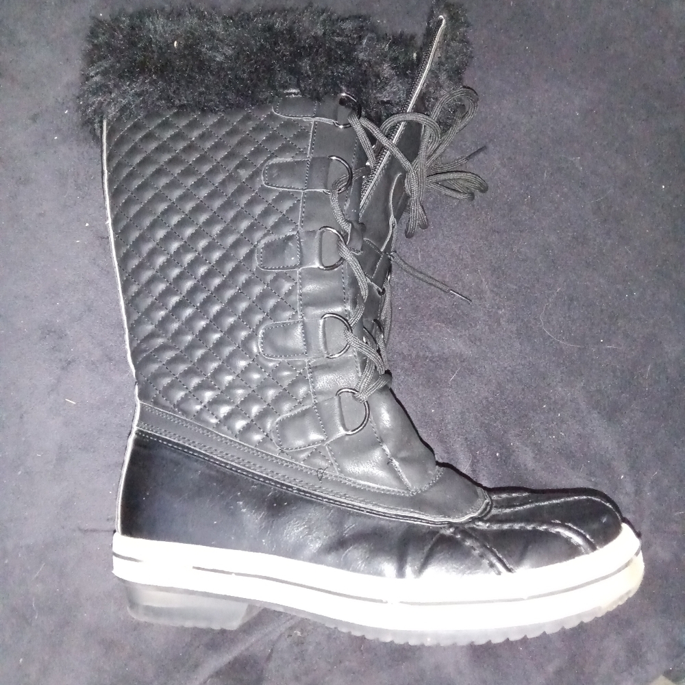 Black Quilted Snow Boots